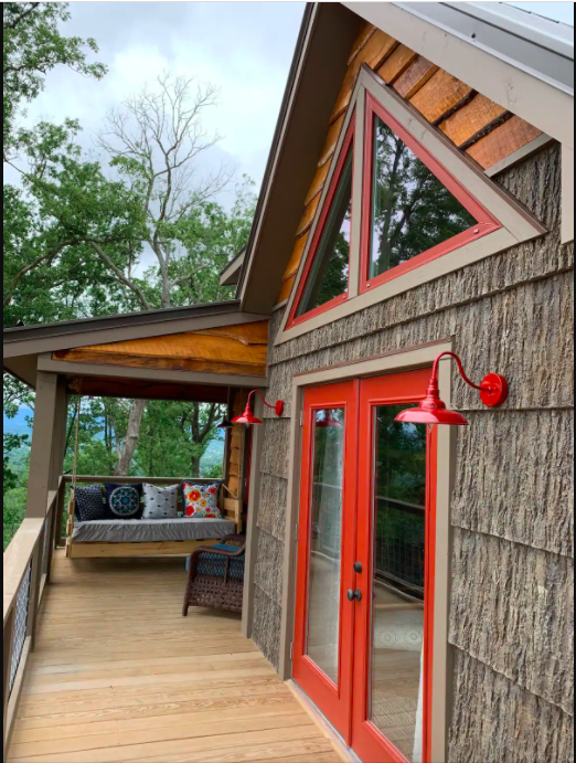 Asheville Treehouse / Pandemic-Friendly Airbnbs in the Carolinas